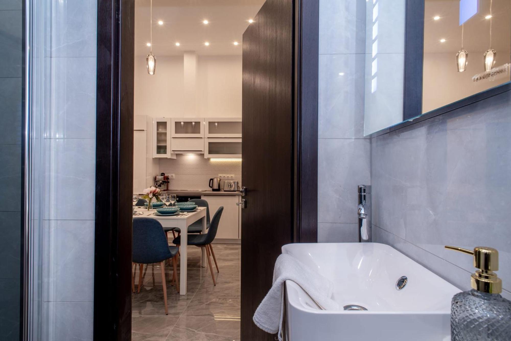 Very New And Large Ac Appartement